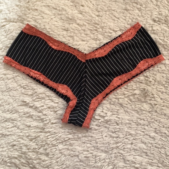 Native Intimates Intimates & Sleepwear Y2k Black Pinstripe Bra And